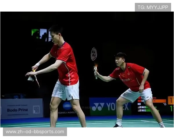 羽毛球男双发视频