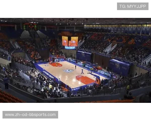 比赛因漏水暂停新疆主场场馆水渍处理进行中